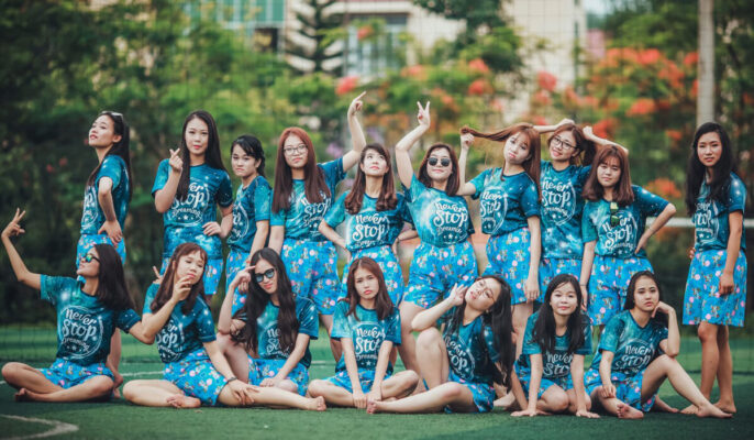 Top cac mau dong phuc ao thun nhom bung no 2022 3