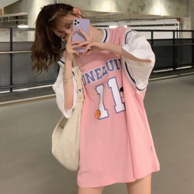 Những Điều Cần Nhớ Khi Bận Đồng Phục Áo Phông In Hình Phong Cách Giấu Quần 3